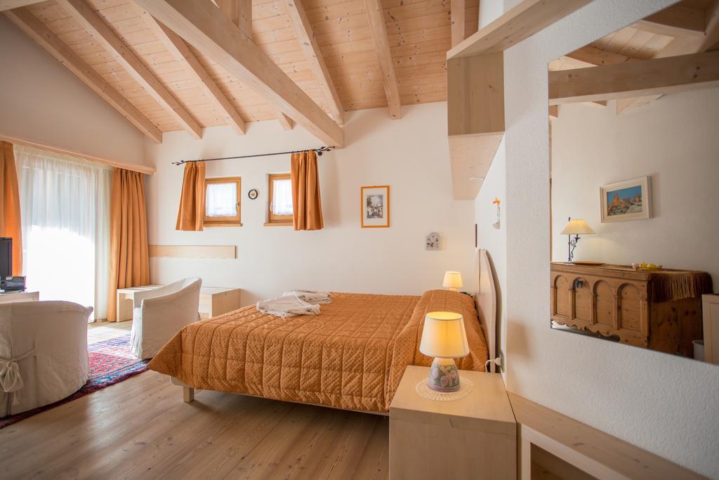 Castelir Suite Hotel Panchia Room photo