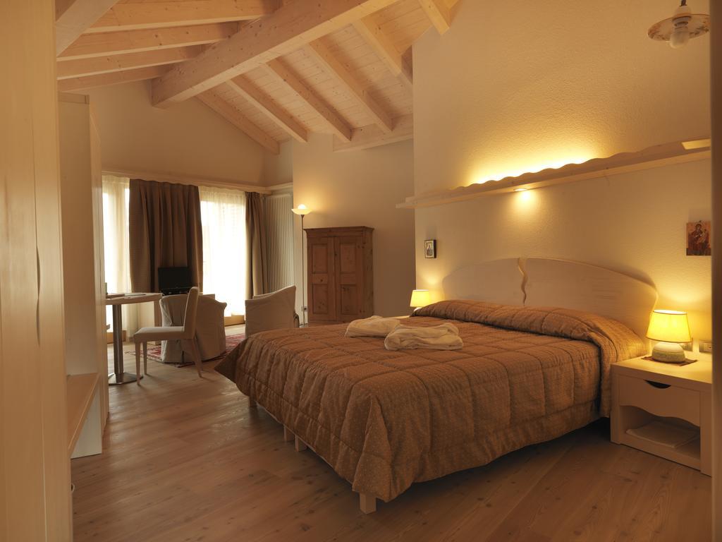 Castelir Suite Hotel Panchia Room photo
